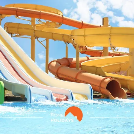 Hébergement de vacances #050 With Pool, Strip High Speed Wifi